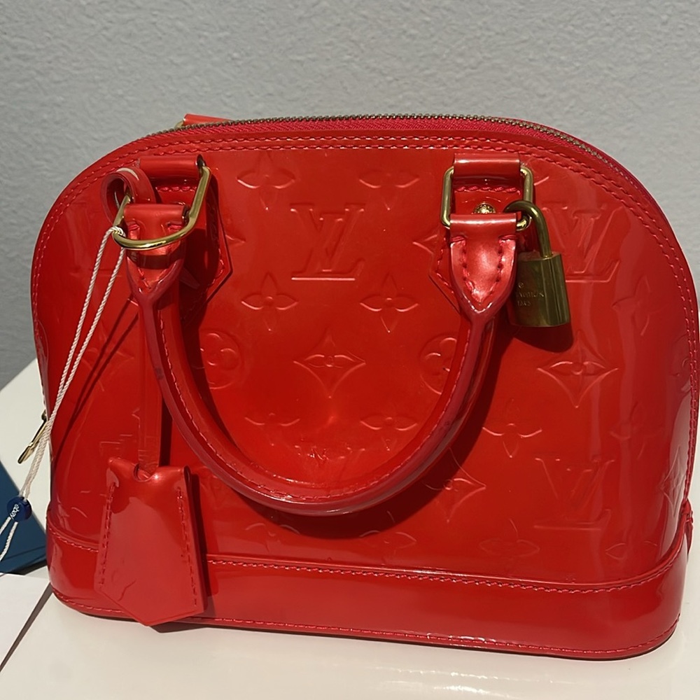 EUC authentic Louis Vuitton Vernis Alma BB Orange